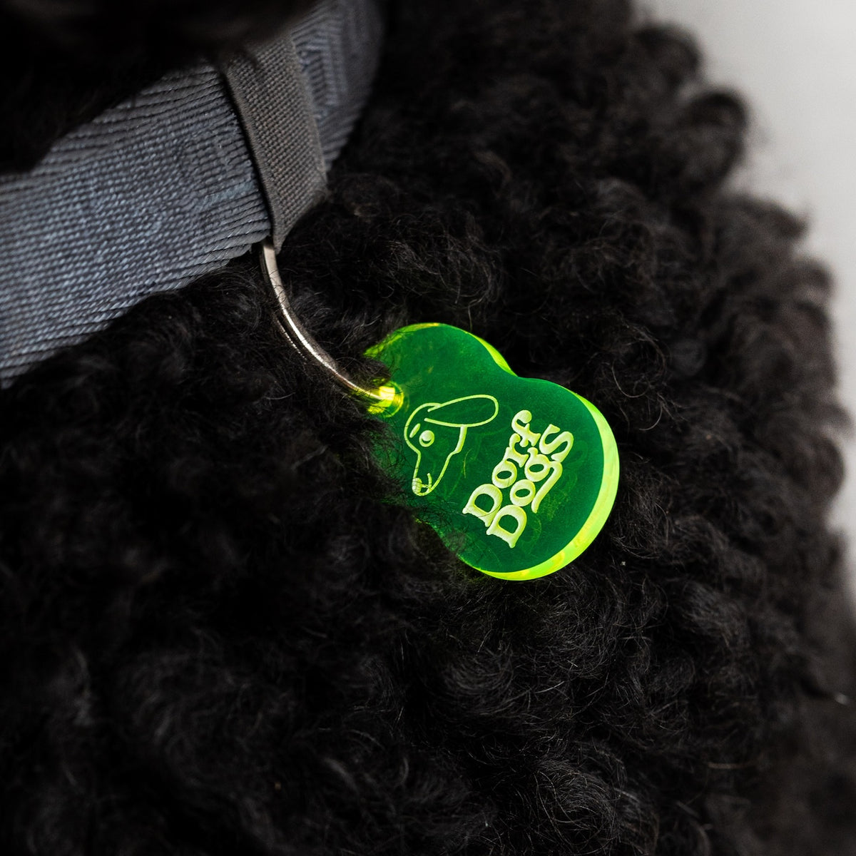 DORF DOGS Anhänger / Key Chain (Form: Doppelkreis)