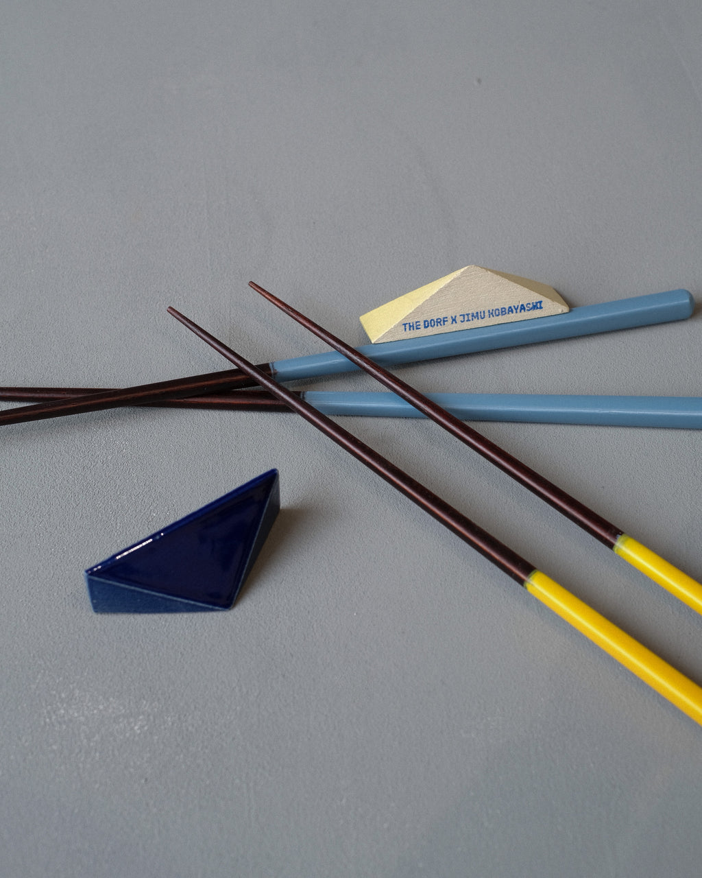 Limitiertes Hashi-Set mit handgefertigten Keramikhaltern by THE DORF x Jimu Kobayashi
