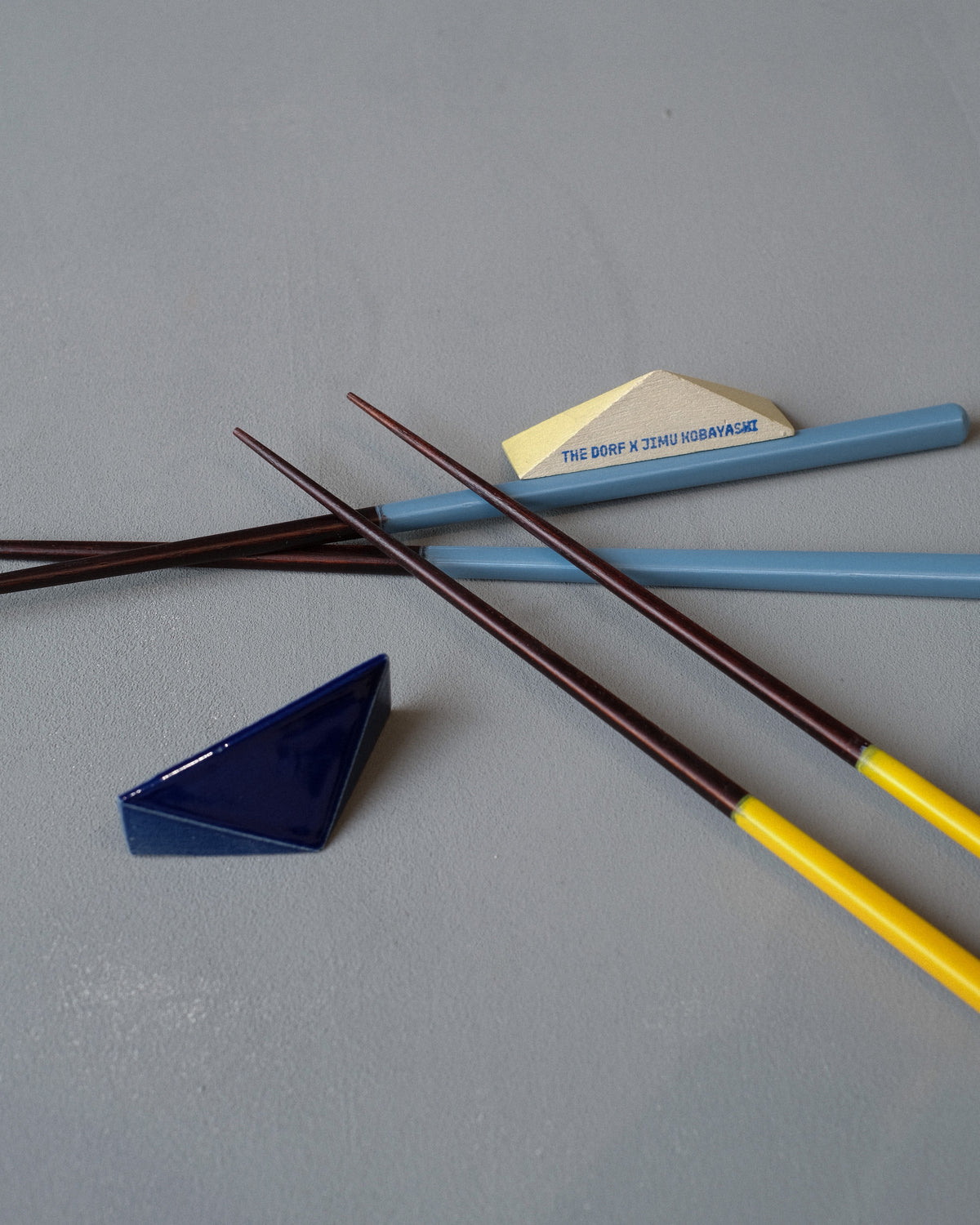 Limitiertes Hashi-Set mit handgefertigten Keramikhaltern by THE DORF x Jimu Kobayashi
